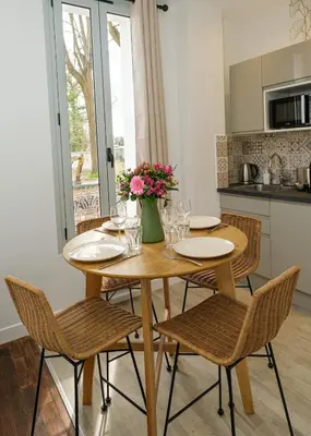 Cuisine ou kitchenette dans l'établissement Villa Forestière Appart Le Ginkgo