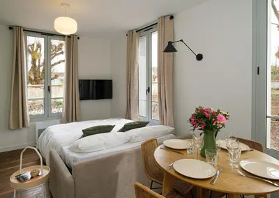 Télévision ou salle de divertissement dans l'établissement Villa Forestière Appart Le Ginkgo