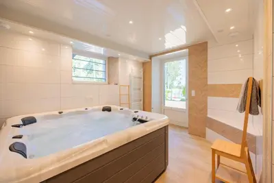 Salle de bains dans l'établissement Villa Lenoir