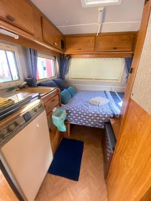 Cuisine ou kitchenette dans l'établissement Camping-car vintage insolite