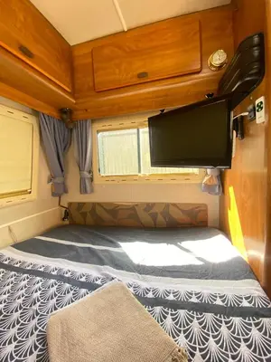 Un ou plusieurs lits dans un hébergement de l'établissement Camping-car vintage insolite