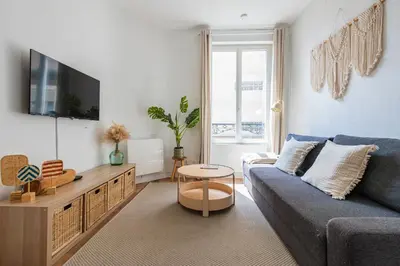Télévision ou salle de divertissement dans l'établissement Immeuble spacieux - hyper centre - 15 couchages