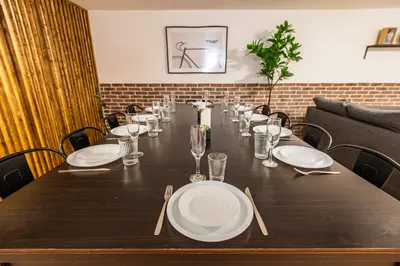 Restaurant ou autre lieu de restauration dans l'établissement Immeuble spacieux - hyper centre - 15 couchages