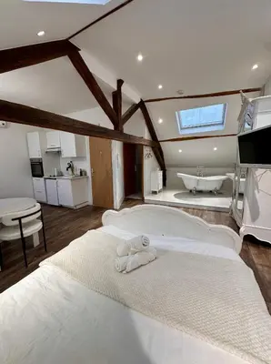 Un ou plusieurs lits dans un hébergement de l'établissement Studio 3 des Remparts à 5 mins de Charleville-Mézières