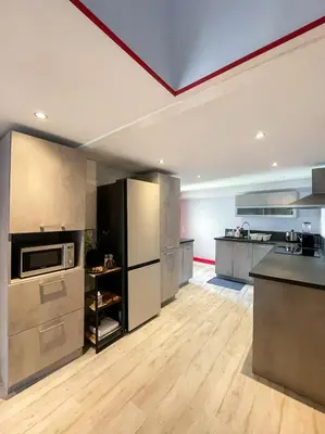 Cuisine ou kitchenette dans l'établissement A1 Champagne Loft - 105 m2 6 personnes - Place de la République - Châlons en Champagne