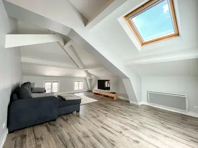 Télévision ou salle de divertissement dans l'établissement A1 Champagne Loft - 105 m2 6 personnes - Place de la République - Châlons en Champagne