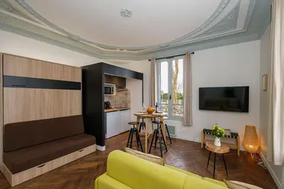 Télévision ou salle de divertissement dans l'établissement Villa Forestière Studio Le Châtaignier