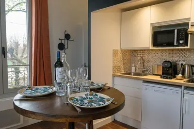 Cuisine ou kitchenette dans l'établissement Villa Forestière Studio L'Acacia