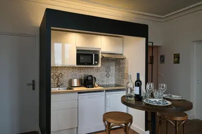 Cuisine ou kitchenette dans l'établissement Villa Forestière Studio L'Acacia
