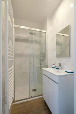 Salle de bains dans l'établissement Villa Forestière Appart Le Cèdre
