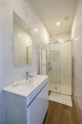 Salle de bains dans l'établissement Villa Forestière Appart. Le Paulownia