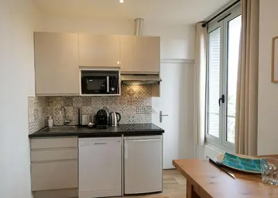 Cuisine ou kitchenette dans l'établissement Villa Forestière Appart. Le Paulownia